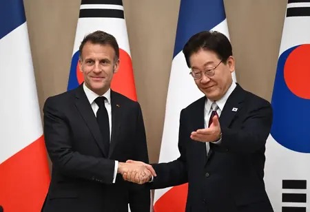French, South Korean Leaders to Work Together on Strait of Hormuz